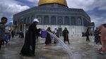 Aksi Bersih-bersih Kompleks Masjid Al Aqsa Sambut Ramadan