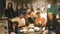 Ulang tahun Alshad tahun lalu begitu berkesan. Ia ditemani sang kekasih, Tiara Andini dan keluarganya yang sudah menyiapkan kejutan kue manis.