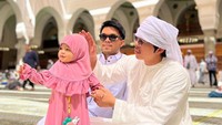 Gemas sekali ya gayanya Ameena berhijab. Foto: instagram