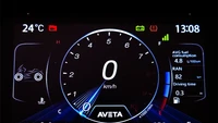 Lalu masuk ke dalam kokpit, VADV150 ini dibekali LCD TFT 7 inci yang semua informasi yang diperlukan dan juga termasuk sistem pemantauan tekanan ban (TPMS) serta konektivitas Bluetooth ke smartphone pengendara. Foto: Aveta