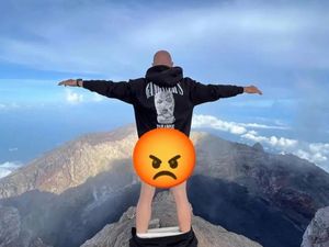 Bule Rusia Lepas Celana di Gunung Agung, Koordinator: Memang Susah Diatur