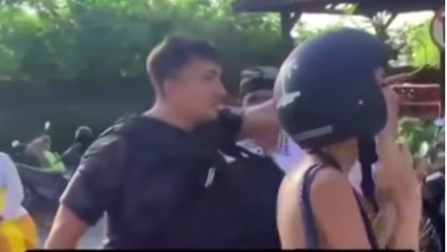 Bule ngamuk saat prosesi Melasti di Kuta