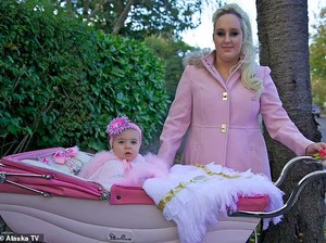 Jadi Kontroversi, Ibu Rela Kelaparan Demi Anak Bisa Pakai Baju Louis Vuitton