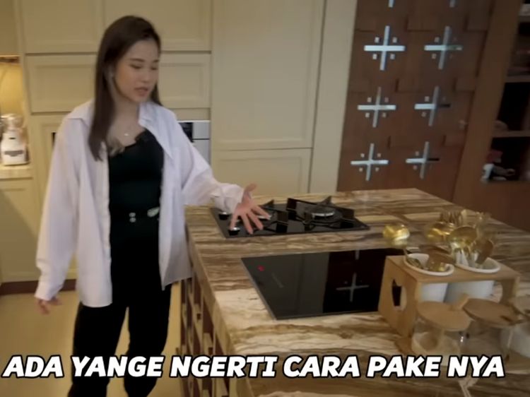 10 Potret Dapur Mewah Jessica Jane yang Peralatannya Komplet