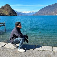 Selama di sana Desta tampak mengunjungi beberapa lokasi di Swiss yang menawarkan pemandangan yang begitu indah. Seperti salah satunya yang terdapat dalam foto ini. Foto: Instagram/@desta80s