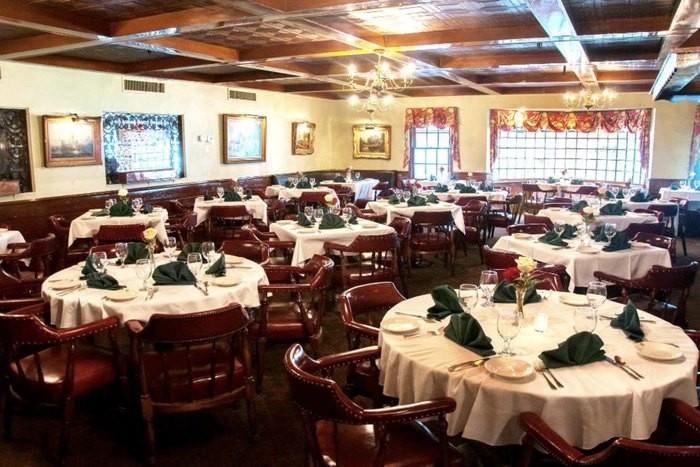 Di New York Ada Restoran Jadul yang Tawarkan Pengalaman Santap Kolonial