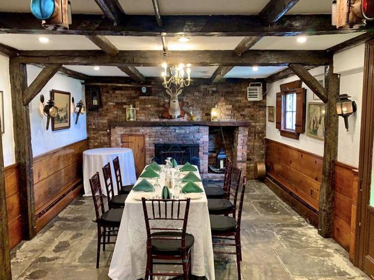 Di New York Ada Restoran Jadul yang Tawarkan Pengalaman Santap Kolonial