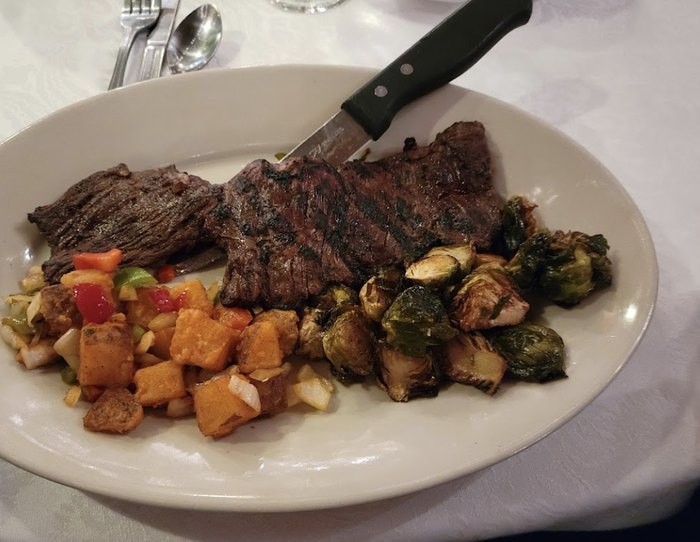 Di New York Ada Restoran Jadul yang Tawarkan Pengalaman Santap Kolonial