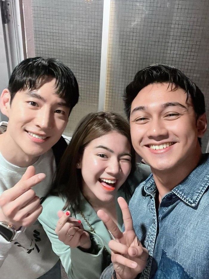 Felicia Angelista foto bareng dengan Lee Je Hoon.