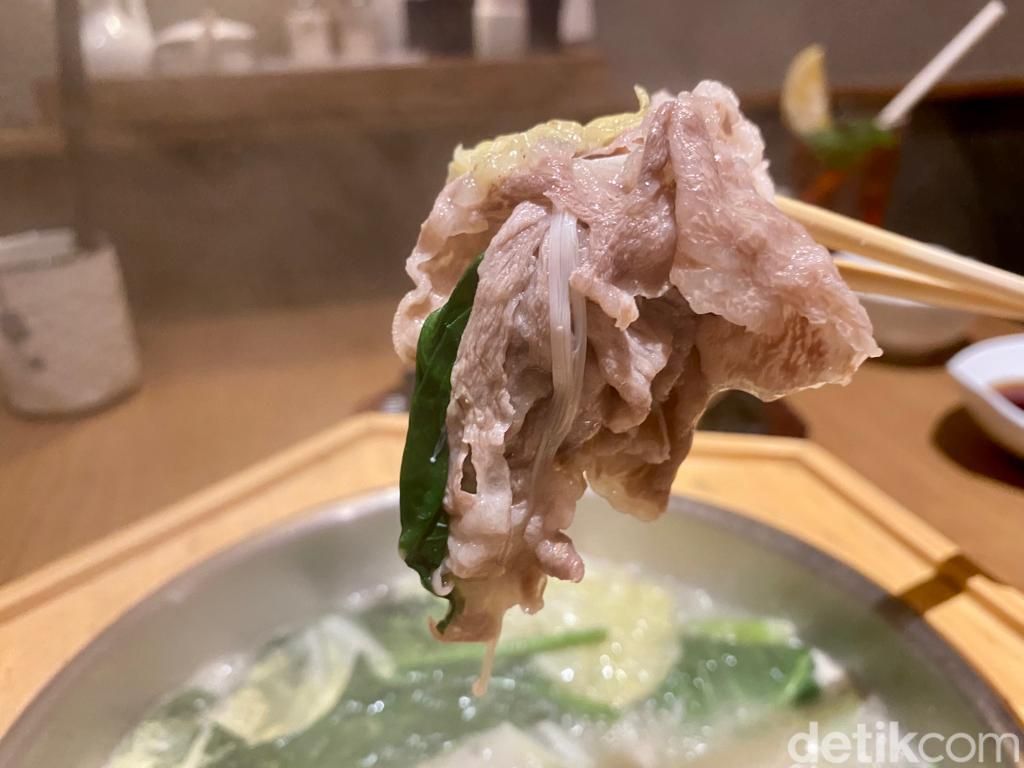 Hotaru Shabu Shabu : Lezatnya Shabu Kagoshima Wagyu yang Juicy ala Jepang