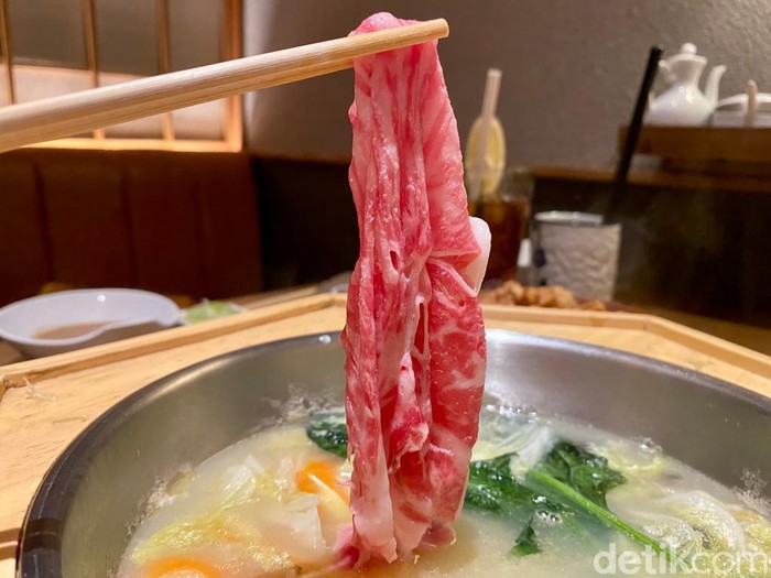 Hotaru Shabu Shabu : Lezatnya Shabu Kagoshima Wagyu yang Juicy ala Jepang