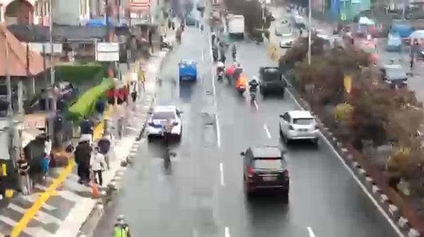 Hujan deras disertai angin kencang sempat membuat sejumlah wilayah di Depok banjir, termasuk di Jalan Bungur Raya. Namun, banjir sudah surut (dok Ist)