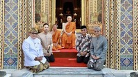 Penyerahan dilakukan oleh Somdet Phra Ariyavangsagaranyana, Somdet Phrasangharaja Sakalamahasanghaparinnayaka untuk umat Buddha Indonesia.