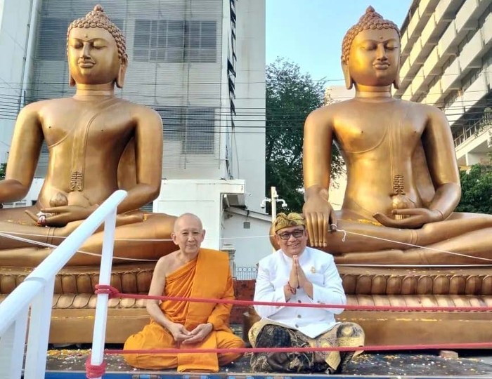 Indonesia Terima Arca Buddha dari Thailand Indonesia menerima Buddha Rupa (arca Buddha) dari Kerajaan Thailand. Penyerahan dilakukan secara simbolis di Wat Raja Rajabophit Sathimahasimarama, Thailand.