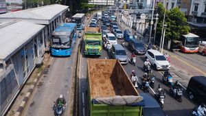 Jalan Daan Mogot Jakbar Macet Pagi Ini, Kendaraan Terobos Jalur TransJakarta