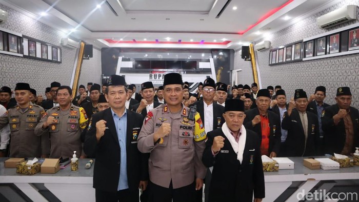Kapolres Bojonegoro bersama Dai Kamtibmas silaturahmi menggencarkan larangan petasan selama Ramadan.