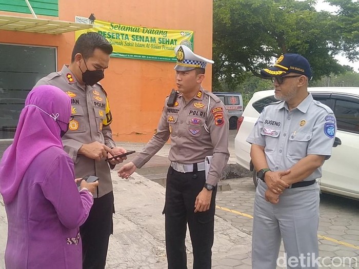 Kapolres Pemalang AKBP Yovan Fatika Handhiska Aprilaya di RSI Al Ikhlas Pemalang, Senin (20/3/2023) siang.