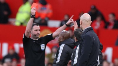 3 Kartu Merah dalam 40 detik, Bencana Fulham Saat Hadapi MU