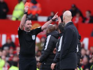 3 Kartu Merah dalam 40 detik, Bencana Fulham Saat Hadapi MU