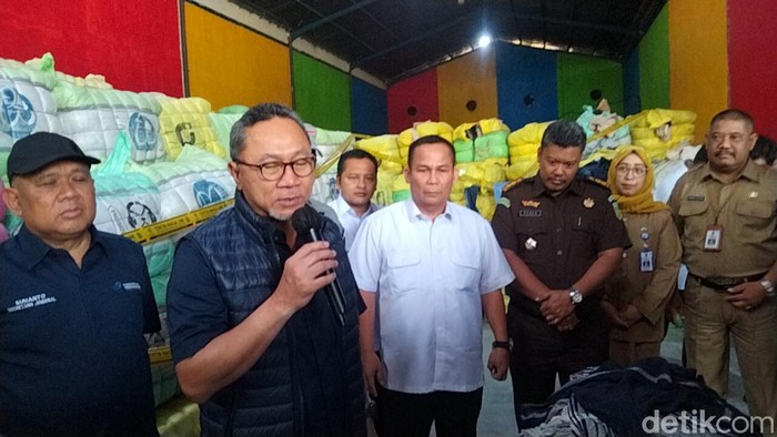 Kemendag musnahkan pakaian bekas impor senilai Rp 10 miiliar Kemendag musnahkan pakaian bekas impor senilai Rp 10 miiliar