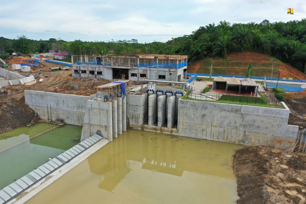Kementerian PUPR tengah menyelesaikan pembangunan Bendungan Sepaku Semoi dan Intake Sungai Sepaku di Kabupaten Penajam Paser Utara, Kalimantan Timur. (Dok: PUPR)