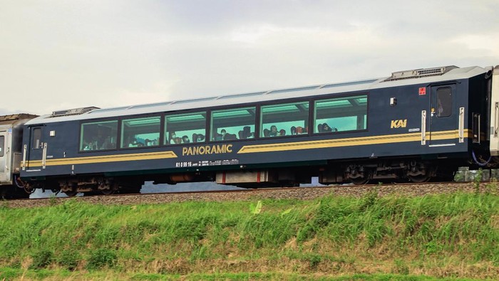 Kereta panoramic akan lewat Semarang.