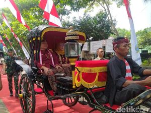 Buka Lomba Kerapan Sapi, KSAD Dudung Terima Gelar Kesultanan Bangkalan