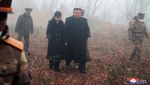Kim Jong Un Ajak Putrinya Pantau Latihan Perang Korut