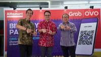 OVO, financial technology (fintech) unicorn pertama di Indonesia, meluncurkan fitur baru di aplikasi OVO dengan menghadirkan metode pembayaran QRIS CPM (Customer Presented Mode). Hadirnya fitur baru ini ditandai dengan kolaborasi bersama Alfamart, salah satu jaringan distribusi ritel modern terbesar di Indonesia. 