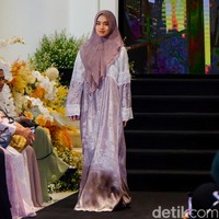 Si.Se.Sa menghadirkan koleksi busana untuk hari raya Idul Fitri 2023, di Jakarta, Kamis (16/3/2023). Si.Se.Sa. menawarkan deretan dresss syari nuanasa pastel dengan bahan sifon dan organza. Foto: Andhika Prasetia/ Detikcom