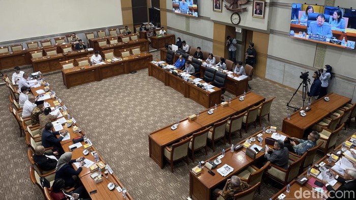 Komisi III DPR menyetujui naturalisasi empat atlet cabang olahraga sepakbola dan basket (Silvia Ng/detikcom)