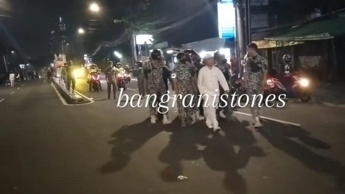 Konvoi massa di Petamburan, Jakarta Pusat, dibubarkan polisi.