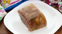 Di Alaska ada satu hidangan yang ekstrem sekaligus paling unik tetapi menarik untuk dicoba. Hidangan ini bernama Jelly Moose Nose yang menambahkan potongan daging rusa ke dalam agar-agar. Foto: Mashed