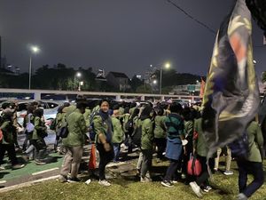 Demo Mahasiswa Tolak Perppu Ciptaker di Depan DPR Bubar, Lalin Macet