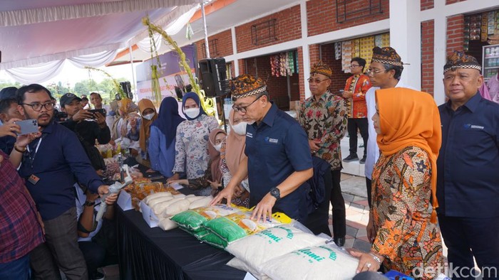 Mendag Zulkifli Hasan saat melakukan pemantauan harga di Pasar Kota Mojokerto