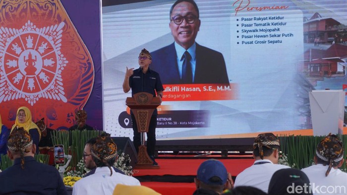 Mendag Zulkifli Hasan saat menyampaikan sambutan peresmian 5 pasar di Kota Mojokerto