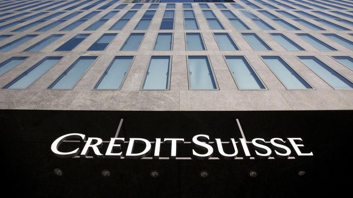 Menengok Credit Suisse yang Lagi Kena Marah Investor Obligasi Credit Suisse menyatakan utang Rp 263,77 triliun (kurs Rp 15.300) diturunkan menjadi nol. Pernyataan itu membuat para pemegang obligasi Credit Suisse marah.
