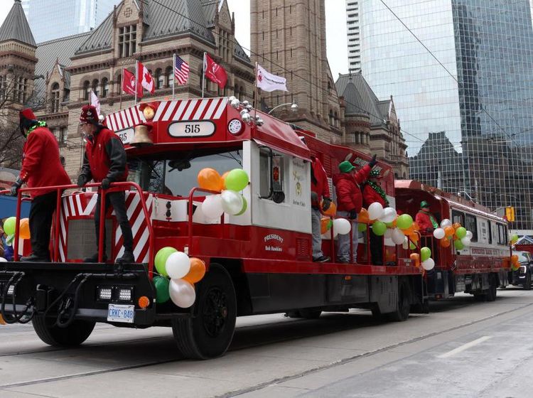 Meriahnya Parade St Patrick Day di Toronto