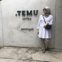 Itu kan karyawan aku, pada saat itu lagi ngomongin kerjaan. Aku lagi nunjukin itu nih kan kita mau bikin logo tuh buat kerjaan, nah di Jepang itu ada contohnya jadi aku mau nunjukin itu nih contohnya kayak gini, ungkap Raffi Ahmad dalam tayangan FYP, Selasa (21/3/2023). Foto: Instagram/mimibayuh