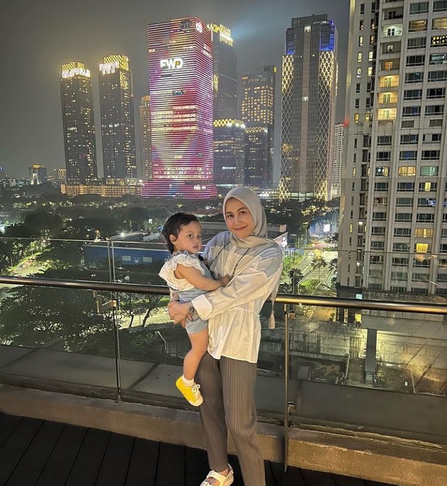 Mimi Bayuh memang merupakan salah satu karyawan RANS Entertainment yang memiliki jabatan cukup penting. Ia dikabarkan menjadi orang yang memegang keuangan RANS Entertainment. Foto: Instagram/mimibayuh