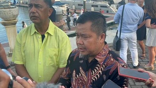 Plt. Asdep Keamanan dan Ketaganan Maritim Kemenko Marves, Helyus Komar (kanan) dan Staf Ahli Kemenko Marves Bidang Sosio-Antropologi Basilio D. Araujo.