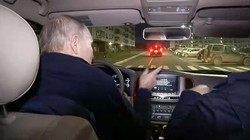Momen Putin Nyetir Mobil Keliling Mariupol