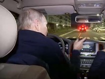 Momen Putin Nyetir Mobil Keliling Mariupol