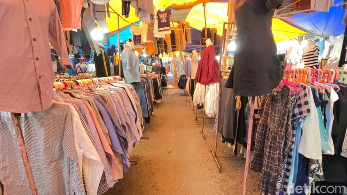 Cerita Pedagang Kelabakan Saat Jualan Pakaian Impor Bekas Dilarang