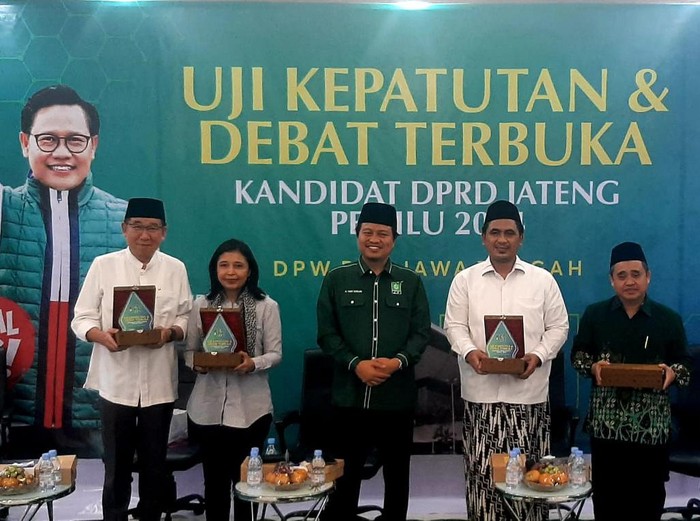 Panelis uji bacaleg usai melakukan Uji Kepatutan Kandidat (UKK) di Kantor DPW PKB Jateng, Semarang, Sabtu (18/3/2023).