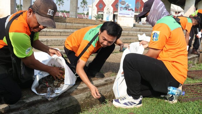 Pasukan oranye bersih-bersih masjid hingga musala di Jakarta jelang bulan Ramadan (dok. Istimewa)