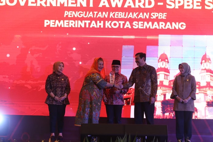 Pemkot Semarang Raih Penghargaan Penguatan SPBE dari Kementerian PAN-RB