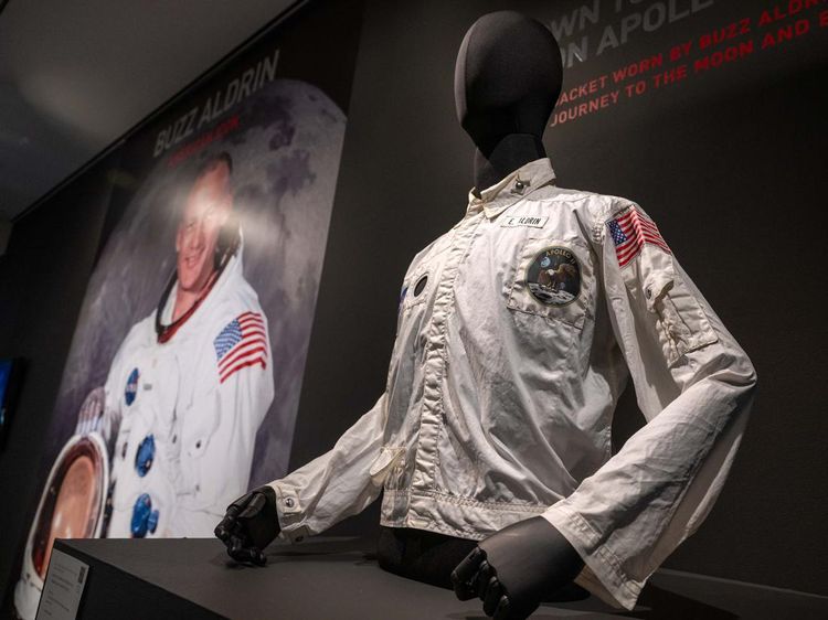 Penampakan Jaket Astronot yang Laku Dilelang Rp 41,5 M