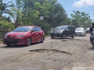 Kala Warga Pattallassang Lelah Berharap Pemprov Sulsel Perbaiki Jalan Rusak