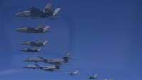 Latihan udara kali ini berlangsung setelah Korea Utara menembakkan rudal balistik jarak pendek (SRBM) ke arah Laut Jepang. Pyongyang melakukan uji coba rudal balistik dari daerah Tongchang-ri di pantai barat Korea Utara. Rudal tersebut terbang sekitar 800 km dan jatuh di luar Zona Ekonomi Eksklusif (ZEE) Jepang.